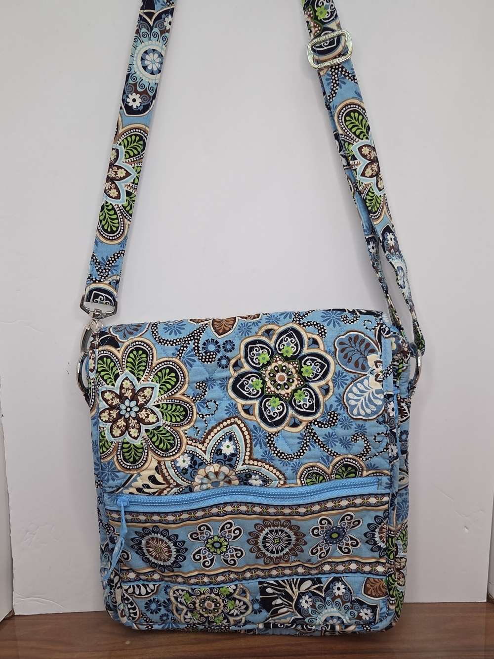 Vera Bradley Retired Bali Blue Cotton Quilted Messanger 11x13x2"